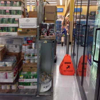 Walmart - As explained in my full review, this is how the whole store looks at night! Good luck getting to half of their products. - Grocery Near Me - San Jose, California