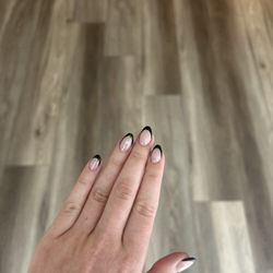 Diamond Nails & Lashes - french manicure