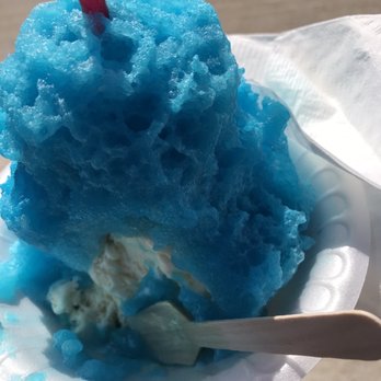 Kainalu Surf Shop - Shave ice blue vanilla with ice - Beach Equipment Rentals Near Me - Waianae, Hawaii