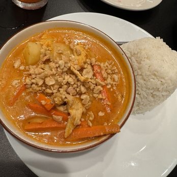 Lotus Thai and Sushi - Massaman Curry with chicken - Thai Near Me - Cincinnati, Ohio Lotus Thai and Sushi - Massaman Curry with chicken - Thai Near Me - Cincinnati, Ohio