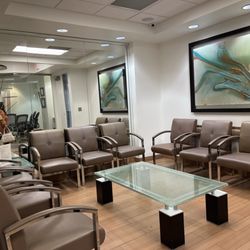 Muir William MD Spine Surgeon - Lobby