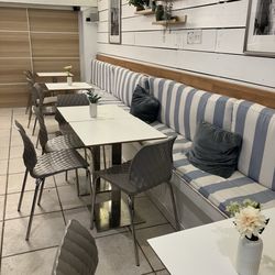Le Rendez-Vous - Inside