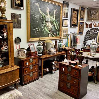 Lisa's Resale Gone Upscale - Used, Vintage & Consignment Near Me - Lewisville, Texas Lisa's Resale Gone Upscale - Used, Vintage & Consignment Near Me - Lewisville, Texas