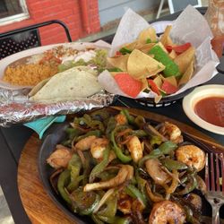 El Lobo Rojo - Shrimp Fajitas