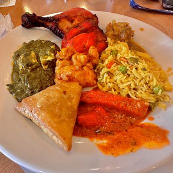 Taj Mahal Grill - Palak paneer, butter chicken, veggie samosa, chickpea and veggie fritters - Indian Near Me - Kennesaw, Georgia