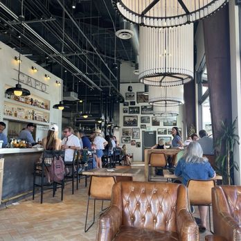 Capo Leisure House - Pretty lounging area - Brewpubs Near Me - San Juan Capistrano, California