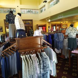 Renaissance Golf Club - Pro Shop was quite well laid out w/ a very helpful staff - members seem a big full of themselves.