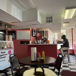 Bunny's Onion Burgers - Counter