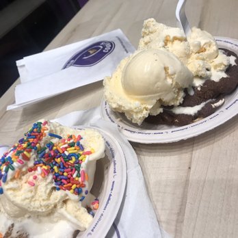 Insomnia Cookies - Desserts Near Me - Chicago, Illinois