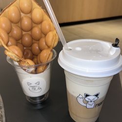 FROSTY FOX - Oolong milk tea with foam cheese and plain egg puffle