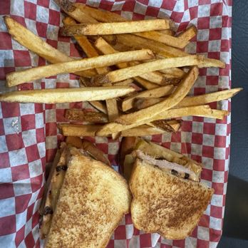 Morning Mist Cafe - Morning Mist Chicken Sandwich - Burgers Near Me - Gatlinburg, Tennessee