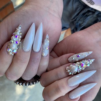 Lavish Beauty Lounge - Hair Stylists Near Me - Visalia, California