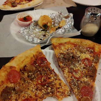 FLIPPIN’ PIZZA - Updated November 2024 - 203 Photos & 411 Reviews ...