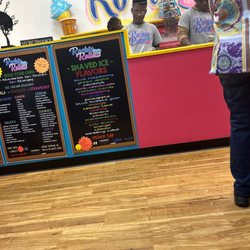 Rockin Rolls Icecream - Worker and