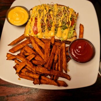 Sedona Taphouse - Avocado toast lunch meal - American Near Me - Norwalk, Connecticut Sedona Taphouse - Avocado toast lunch meal - American Near Me - Norwalk, Connecticut