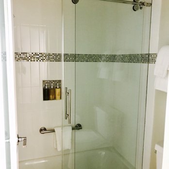 Le Parc At Melrose - Sunken shower/tub - Hotels Near Me - West Hollywood, California Le Parc At Melrose - Sunken shower/tub - Hotels Near Me - West Hollywood, California