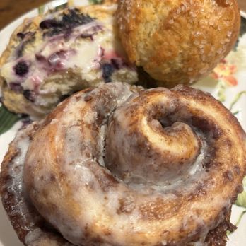 Muffins on Main - Cinnamon roll, scones, and corn muffin - Coffee & Tea Near Me - Westford, Massachusetts Muffins on Main - Cinnamon roll, scones, and corn muffin - Coffee & Tea Near Me - Westford, Massachusetts