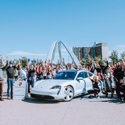 Virtuoso Energy - Our team and community at the 2020 City Clean Up event hosted by Virtuoso Energy in Calgary, AB.