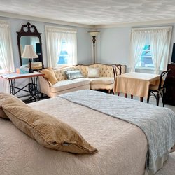 Northey Street House - The Appleton Room, our second, spacious historic room on the third floor, with Federal style 6'8" ceilings built in 1809.