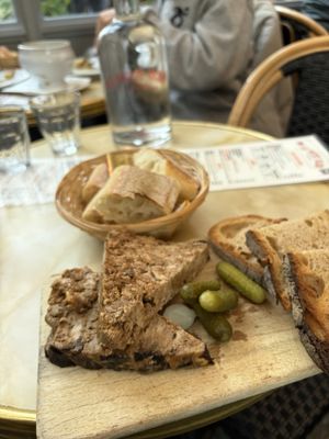 Le Petit Cler by null