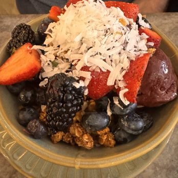 Flora - Açaí bowl - Breakfast & Brunch Near Me - San Diego, California