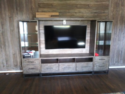 TV Mounting/Installation Pros - Give us a call today to get your TV mounted and/or installed and find out why Dallas loves us! TV Mounting/Installation Pros - Give us a call today to get your TV mounted and/or installed and find out why Dallas loves us!