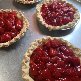Dodd's Corner Farmers Market - Strawberry pie - Farmers Market Near Me - Nicholasville, Kentucky