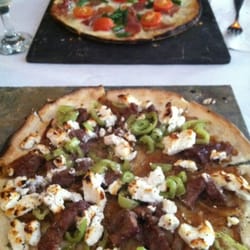CRāVing Restaurant - Pizzas!