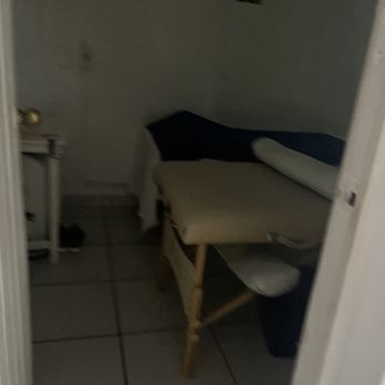 Athena Spa - Couples massage room. They were setting up so one of the beds didn't have linens. All the rooms are super clean. - Day Spas Near Me - Puerto Vallarta, JAL Athena Spa - Couples massage room. They were setting up so one of the beds didn't have linens. All the rooms are super clean. - Day Spas Near Me - Puerto Vallarta, JAL