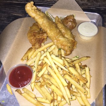 Kings Row Gastropub - fish and chips - Gastropubs Near Me - Pasadena, California