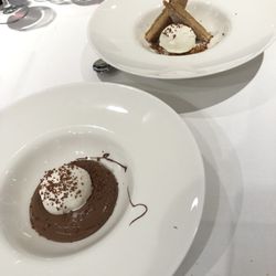 Hotel Pedro I de Aragón - Crema de Ferrero Roche y pastel ruso