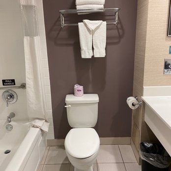 Whitney Peak Hotel Reno, Tapestry Collection by Hilton - Room 501 - Bathroom - Hotels Near Me - Reno, Nevada Whitney Peak Hotel Reno, Tapestry Collection by Hilton - Room 501 - Bathroom - Hotels Near Me - Reno, Nevada