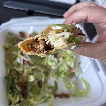 Taqueria Los Compadres - Crunchy taco de asada - Mexican Near Me - Sacramento, California