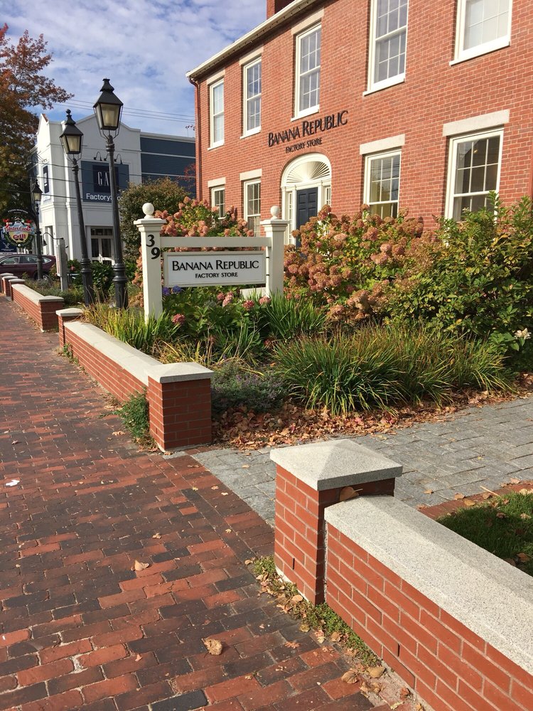 BANANA REPUBLIC FACTORY STORE Updated October 2024 12 Reviews 39 Main St, Freeport, Maine