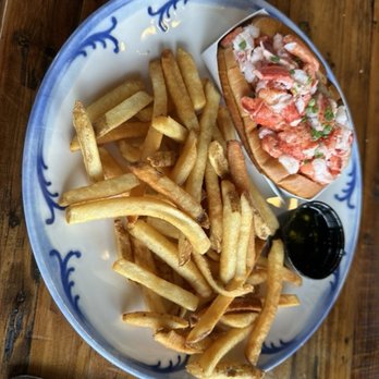 The Lobster - Lobster roll - Seafood Near Me - Gloucester, Massachusetts The Lobster - Lobster roll - Seafood Near Me - Gloucester, Massachusetts