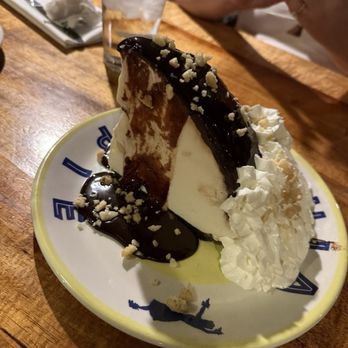 Duke's Waikiki - Hula Pie - Hawaiian Near Me - Honolulu, Hawaii Duke's Waikiki - Hula Pie - Hawaiian Near Me - Honolulu, Hawaii