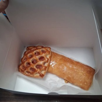 Tous Les Jours - guava danish and yuzu pie - Bakeries Near Me - Virginia Beach, Virginia Tous Les Jours - guava danish and yuzu pie - Bakeries Near Me - Virginia Beach, Virginia