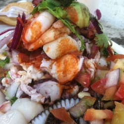 Mariscos German Beyer - Tostada loca