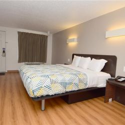 Motel 6 Hamburg #4793 - 1 Kind Bed