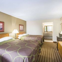 Super 8 by Wyndham Oxford - Guest room