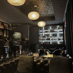 Straight Up Whiskey Bar - Decor