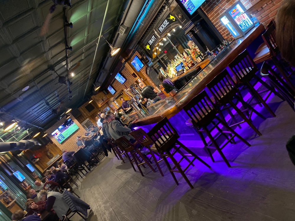 KITE’S BAR & GRILL 21 Photos & 51 Reviews 615 N 12th St, Manhattan