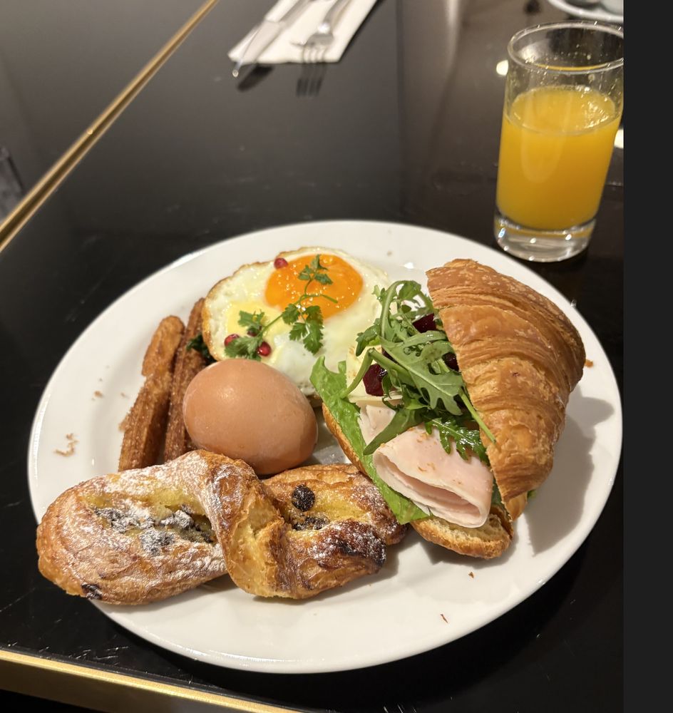 Adele Resturant & Bar