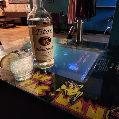 Dusty's Bar by null
