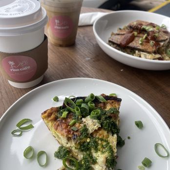 Rise Cafe - Crustless quiche, brisket with cauliflower rice, roasted Mac nut latte - Coffee & Tea Near Me - Honolulu, Hawaii