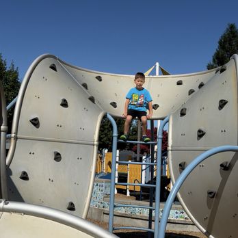Morse Community Park - Playground climbing structure - Parks Near Me - Elk Grove, California Morse Community Park - Playground climbing structure - Parks Near Me - Elk Grove, California