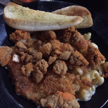 Buffalo Wild Wings - Buffalo Chicken Mac and Cheese with garlic bread. Yummm! - Sports Bars Near Me - Ewa Beach, Hawaii