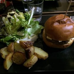 Le Petit Comptoir - Burger au brie.