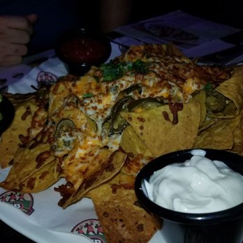 3 Brasseurs - Nachos appetizer - Breweries Near Me - Pointe-Claire, Quebec