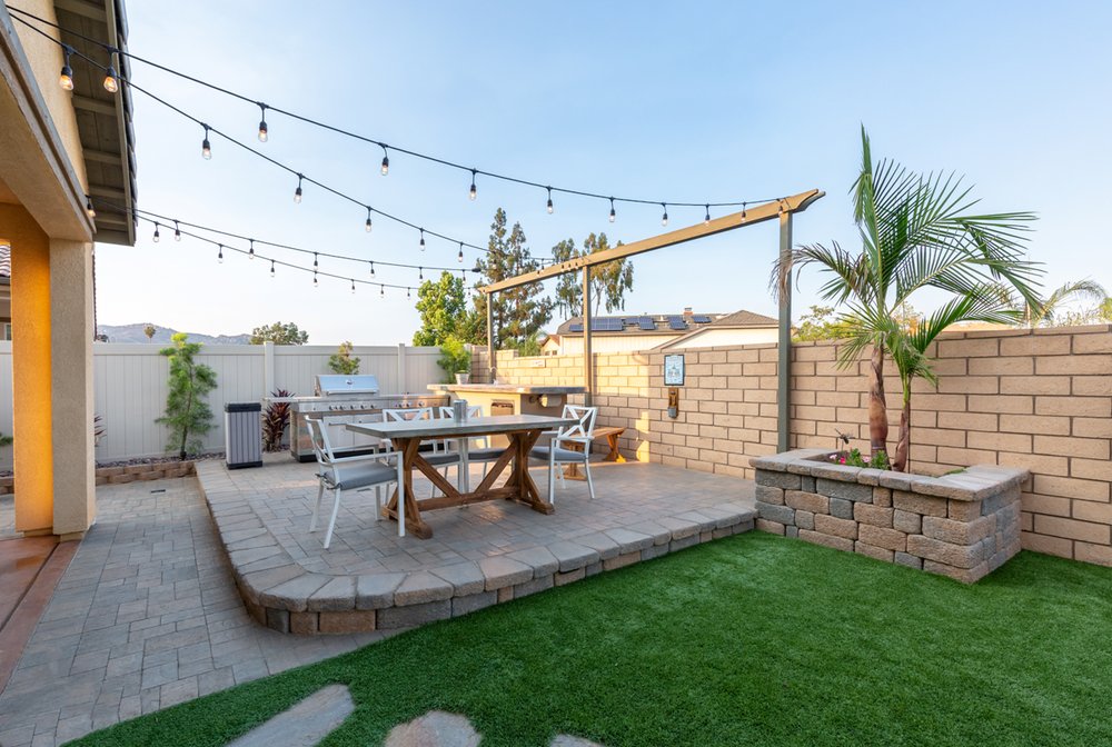 Beautiful Artificial Grass Putting Green Fire Pit Pergola And
